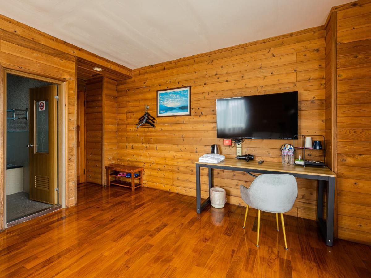 Bishui Shanju Lakeside B&B Yuchi Bagian luar foto